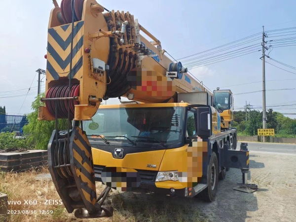 徐工XCA220全路面汽車(chē)起重機(jī)