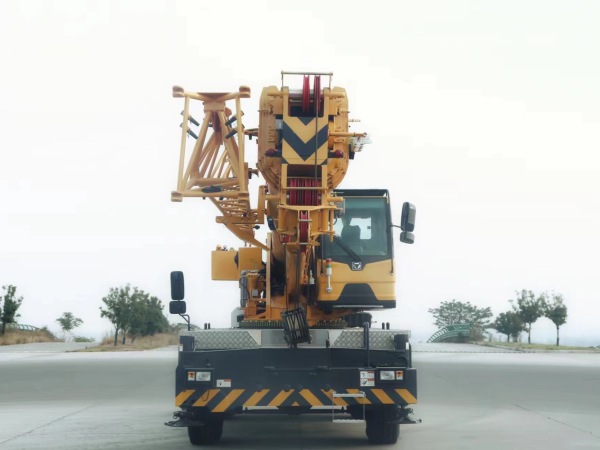 徐工XCR25L5越野輪胎起重機(jī)