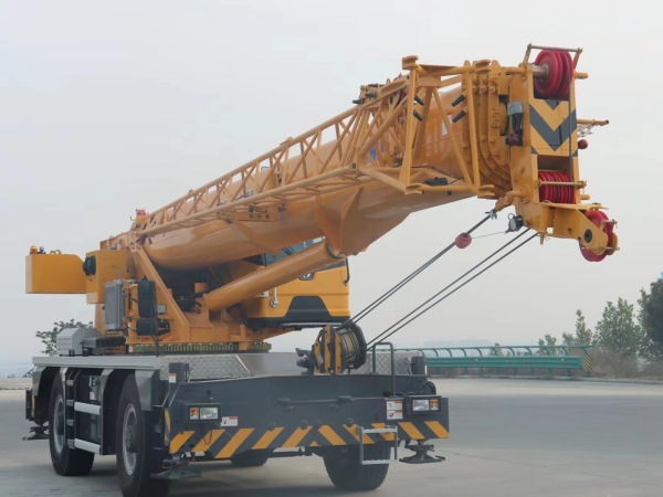 徐工XCR25L5越野輪胎起重機(jī)