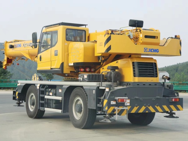 徐工XCR25L5越野輪胎起重機(jī)