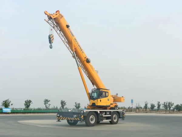 徐工XCR25L5越野輪胎起重機(jī)