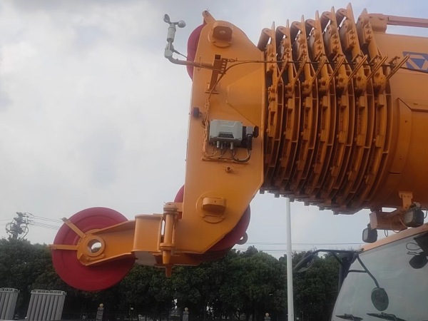 徐工XCA180L8全地面起重機