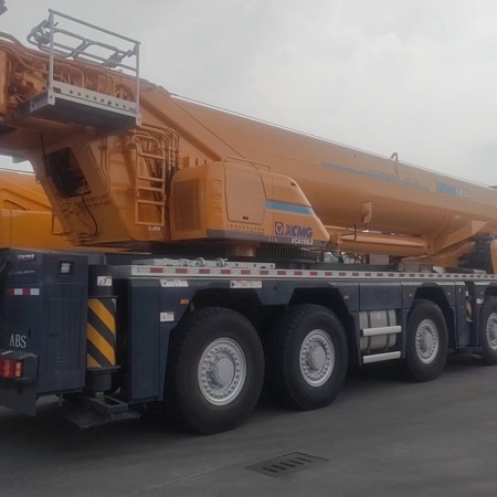 徐工XCA180L8全地面起重机