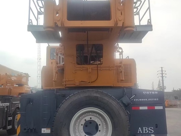 徐工XCA180L8全地面起重機