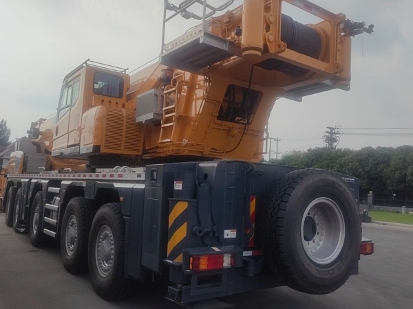 徐工XCA180L8全地面起重機