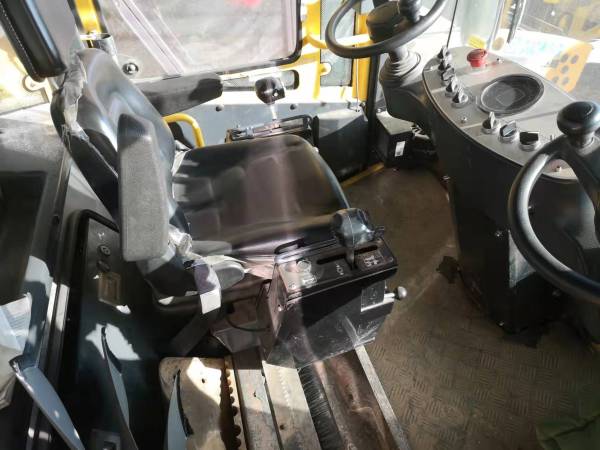 徐工XD133C雙鋼輪壓路機