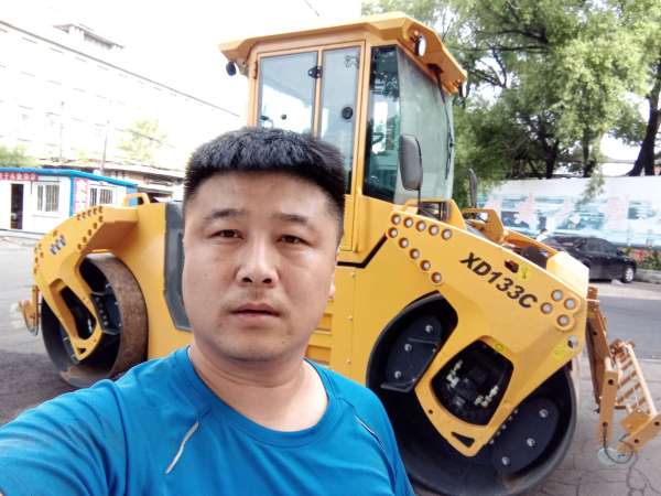 徐工XD133C雙鋼輪壓路機(jī)