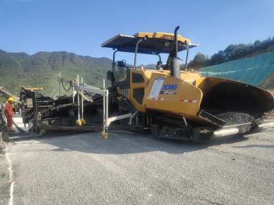 徐工RP1655T攤鋪機