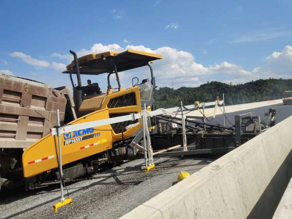 徐工RP1655T攤鋪機