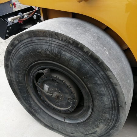 徐工XP365KS轮胎压路机