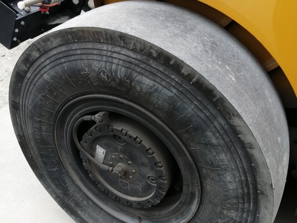 徐工XP365KS輪胎壓路機(jī)