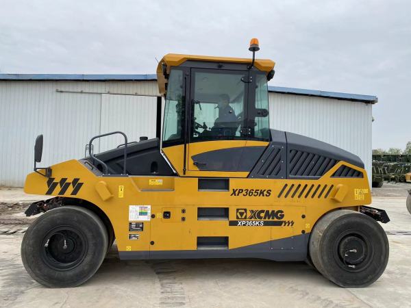 徐工XP365KS輪胎壓路機(jī)