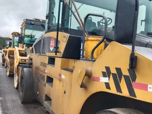 徐工XP365KS輪胎壓路機(jī)