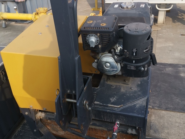 徐工XMR050手扶式振動(dòng)壓路機(jī)