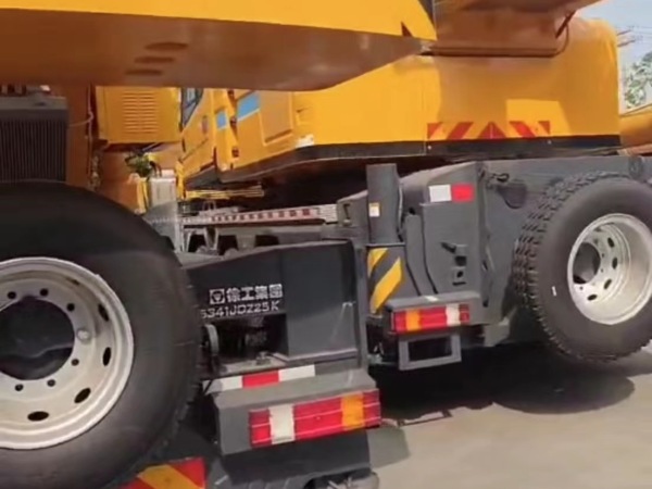 徐工QY25K5C汽車(chē)起重機(jī)