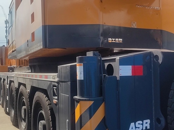 徐工QAY200全路面汽車起重機(jī)