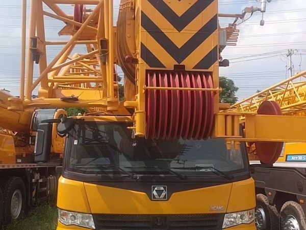 徐工XCT100汽車(chē)起重機(jī)
