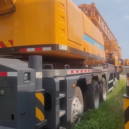 徐工XCT100汽车起重机