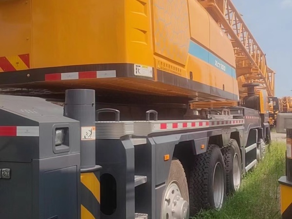 徐工XCT100汽車(chē)起重機(jī)