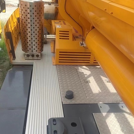 徐工XCT100汽车起重机