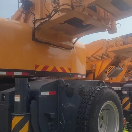 徐工XCT100汽车起重机