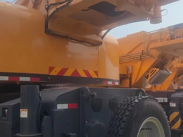 徐工XCT100汽車(chē)起重機(jī)