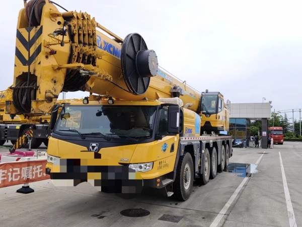 徐工XCA180全地面起重機(jī)