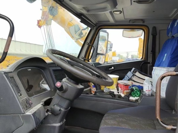 徐工XCA180全地面起重機(jī)