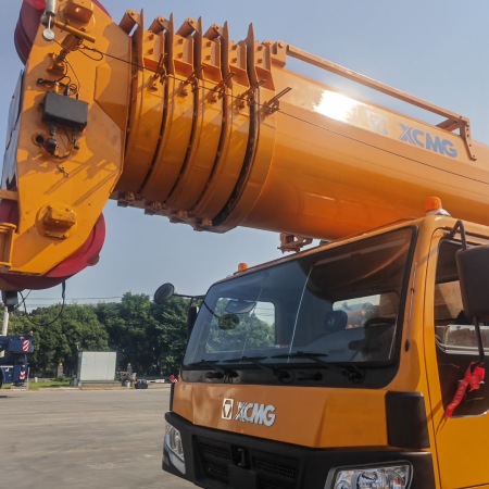 徐工QY160K汽车起重机