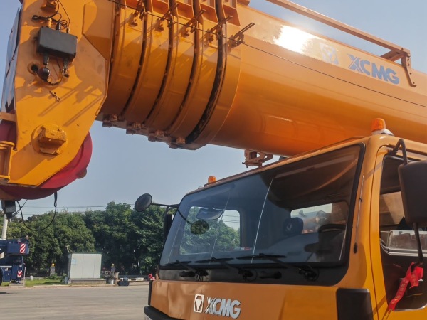 徐工QY160K汽車起重機(jī)