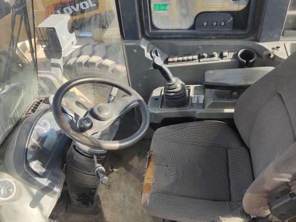 徐工LW500KV輪式裝載機(jī)