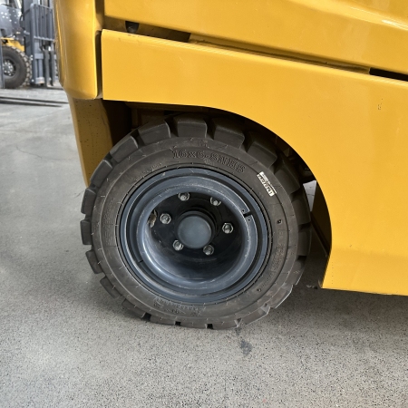 徐工XCB-P18电动平衡重叉车