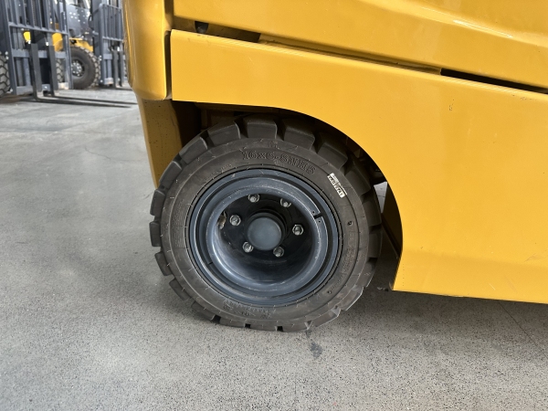 徐工XCB-P18電動平衡重叉車