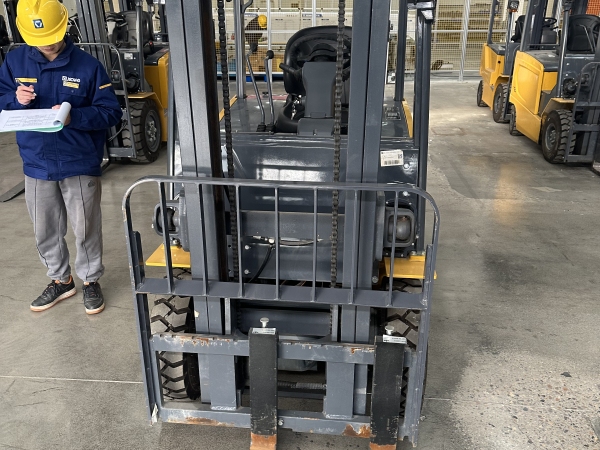 徐工XCB-P18電動平衡重叉車