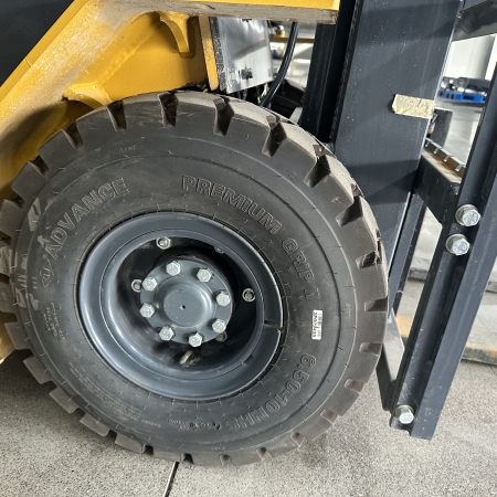 徐工XCB-P18电动平衡重叉车