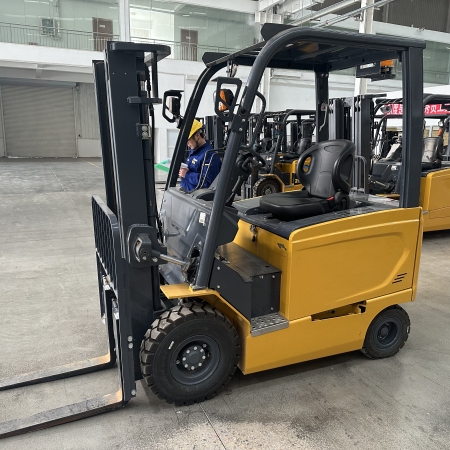 徐工XCB-P18电动平衡重叉车