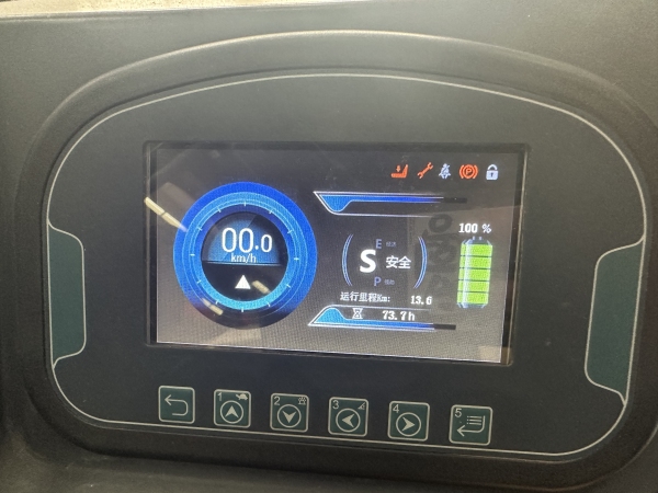 徐工XCB-P18電動平衡重叉車