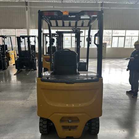 徐工XCB-P18电动平衡重叉车