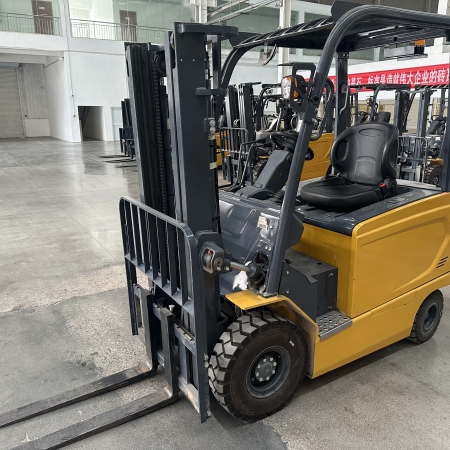 徐工XCB-P20电动平衡重叉车