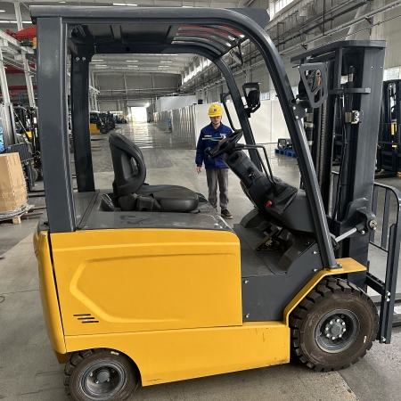 徐工XCB-P20电动平衡重叉车