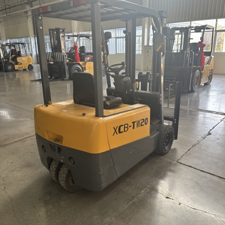 徐工XCB-TW20电动平衡重叉车
