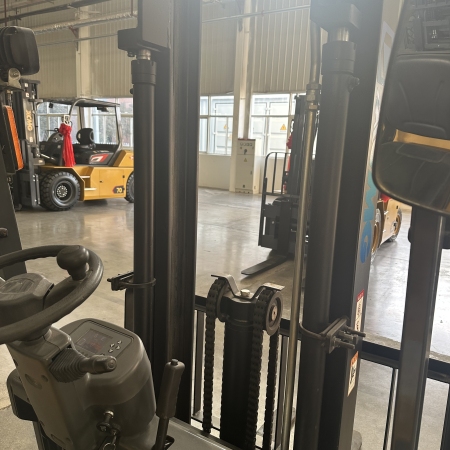 徐工XCB-TW20电动平衡重叉车