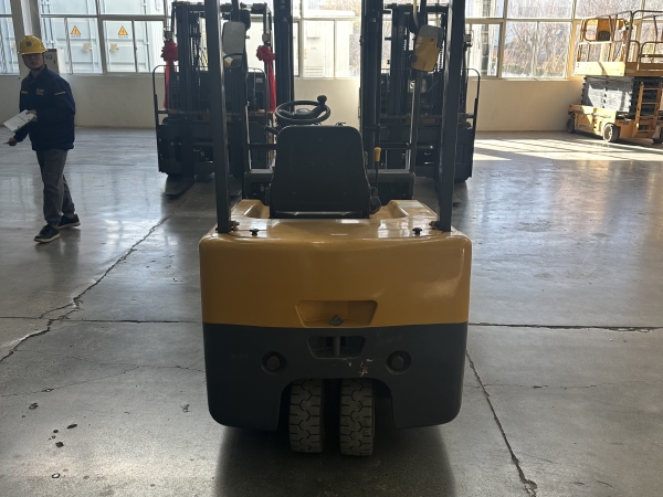 徐工XCB-TW20電動平衡重叉車