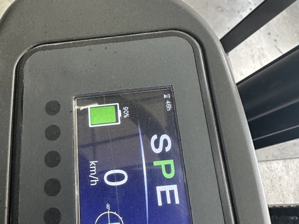 徐工XCB-TW20電動平衡重叉車