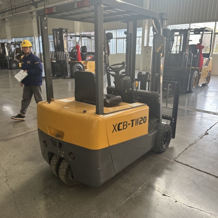 徐工XCB-TW20电动平衡重叉车