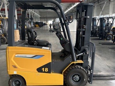 徐工XCB-P18電動平衡重叉車