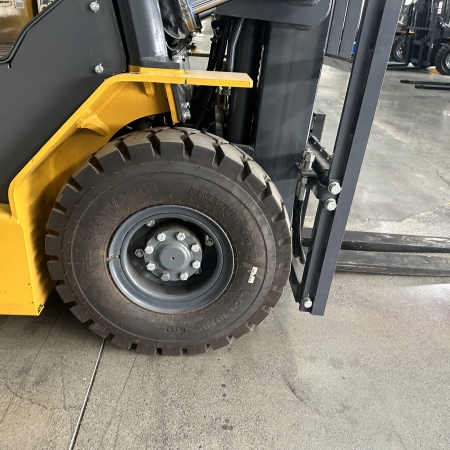 徐工XCB-P18电动平衡重叉车