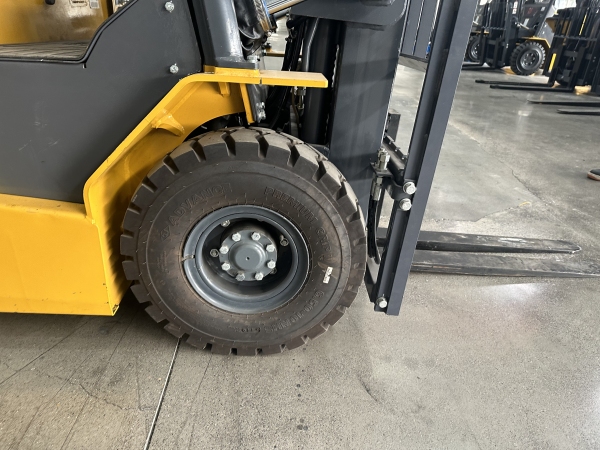 徐工XCB-P18電動平衡重叉車