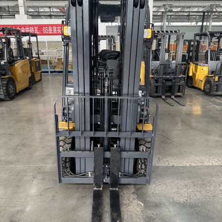 徐工XCB-P18电动平衡重叉车