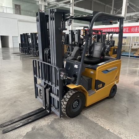 徐工XCB-P18电动平衡重叉车